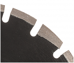Detailweergave van de diamantsegmenten van een diamantzaagblad voor nauwkeurig zagen van asfalt.