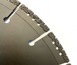 Detailweergave van de diamantsegmenten van het Handzaagblad Rescue voor krachtig en nauwkeurig zagen.