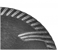 Detailweergave van de diamantsegmenten van het Handzaagblad Wallchaser voor dubbele sleuvenslijpers.